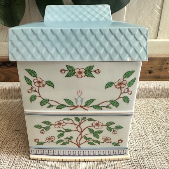Lenox Spice Village Blue and Green Floral Tea Shoppe Canister - Picture 3 of 9